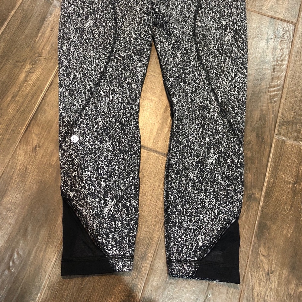 Lululemon crops size 12